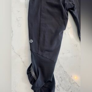 Lululemon Run Pace Slim Skinny Ruched Leggings in black, size 4